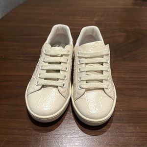 Gucci sneakers with box